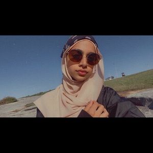 Meet your Posher, Moeena